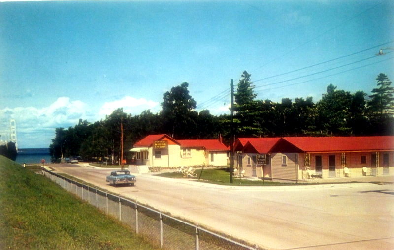 Parkside Inn (Parkside Motel) - Vintage Postcad (newer photo)
